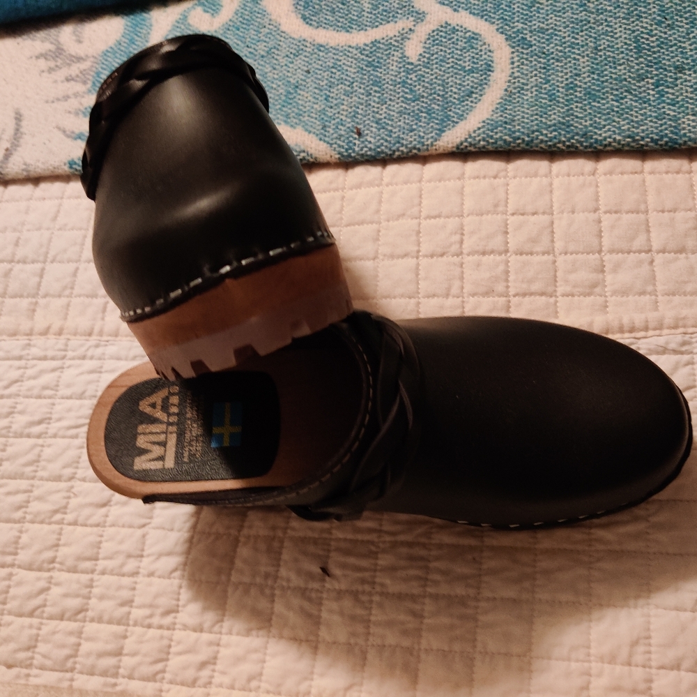 Clogs - Picture 5 of 6